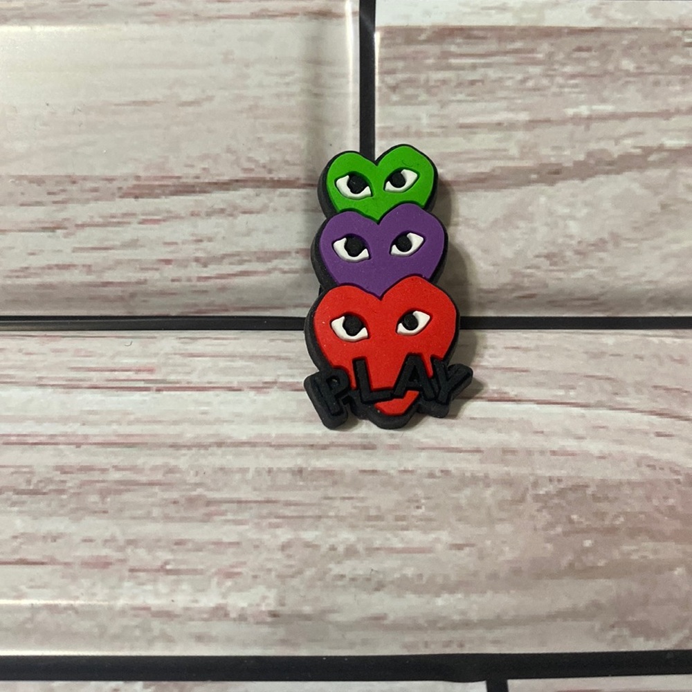 TRIPLE HEART CROCS CHARM